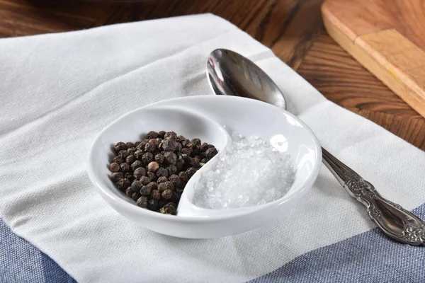 Maíz Pimienta Negra Fresca Sal Roca Plato Especias —  Fotos de Stock