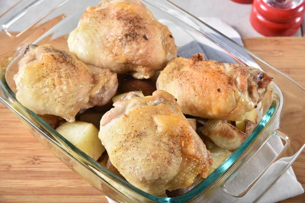 Baking Dish Baked Potatoes Chicken Shallow Depth Field Focus Front — Stock Photo, Image