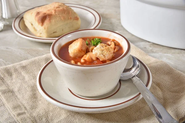 Xícara Sopa Tomate Rotini Com Croutons Alho — Fotografia de Stock