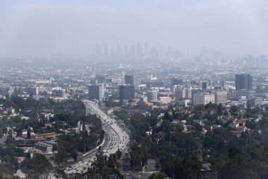 Los Angeles manzarası ile kalın duman görünür zor
