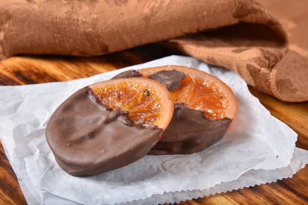 Горіхові Цукерки Апельсини Занурені Молочний Шоколад — стокове фото