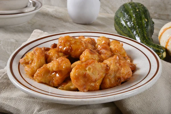 Organic Cauliflower Florets Battered Tumpura Mixed Tangy Kung Pao Sauce — Stock Photo, Image