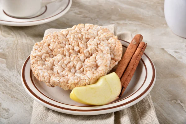 Wholesome Apple Cinnamon Rice Cakes Cinnamon Sticks Slice Fresh Apple — Stok Foto