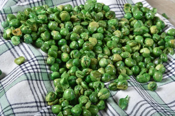 Heerlijke Gebakken Erwten Een Gezonde Snack Eten — Stockfoto