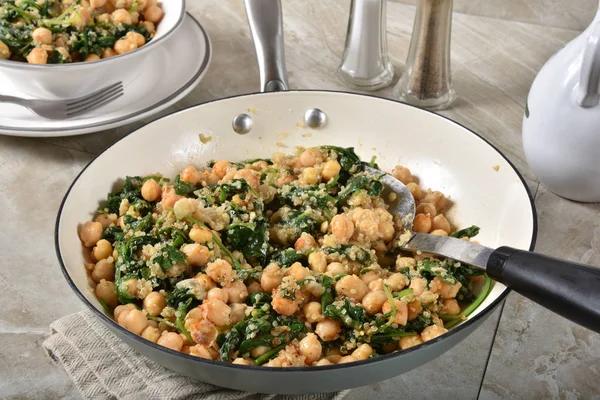 Dîner Maison Composé Haricots Garbanzo Frits Chou Frisé Épinards Quinoa — Photo