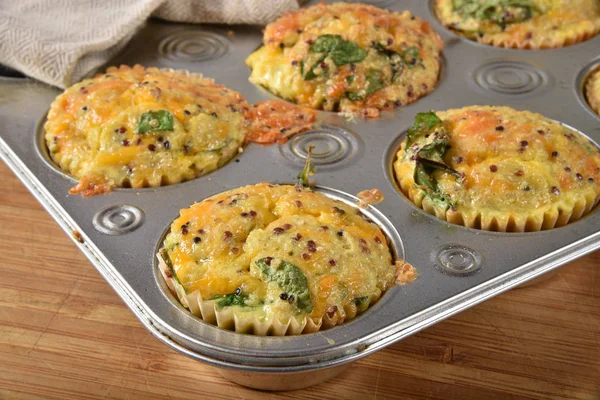 Gros Plan Mini Quiches Quinoa Chou Frisé Courge Fromage Cheddar — Photo