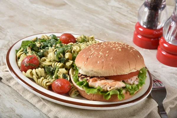 Healthy Tuna Burger Arugula Pasta Salad — Stock Photo, Image