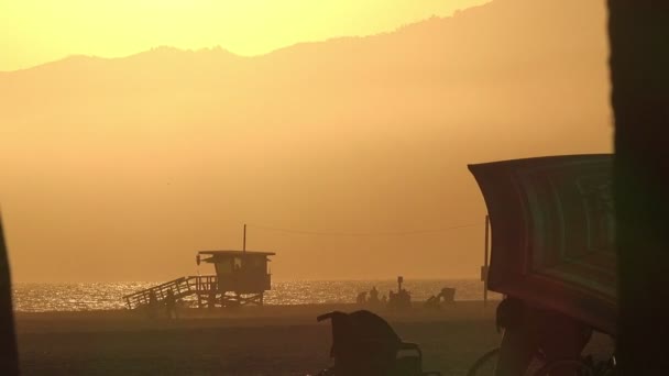 Una Cabaña Salvavidas Playa Atardecer — Vídeos de Stock