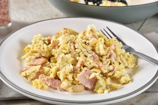 Closeup Plate Scrambled Eggs Ham Closeup — Stock Photo, Image