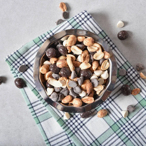 Bovenaanzicht Van Een Gastronomische Chocolade Snack Mix Met Noten — Stockfoto