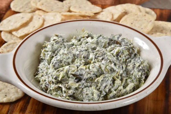 Bowl Sour Cream Spinach Dip Gluten Free Rice Crackers — Stock Photo, Image