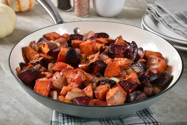 Beet Yam Hash Onions Skillet — Stock Photo, Image