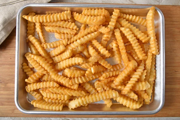 Εναέρια Άποψη Του Φρέσκα Ψημένα Crinkle Κομμένα Τηγανιτές Πατάτες Ένα — Φωτογραφία Αρχείου
