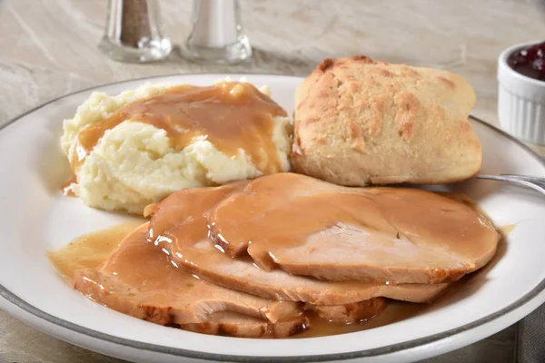 Poitrine Dinde Tranchée Avec Purée Pommes Terre Sauce Rouleau Dîner — Photo