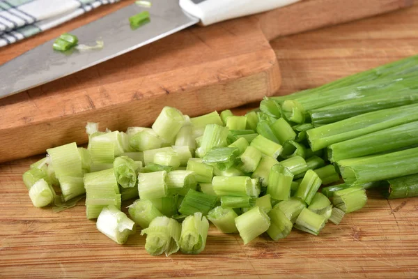 Fresh Chopped Green Onion Tops Cutting Board — Stock Photo, Image