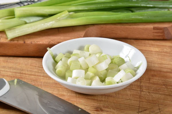 Chopped Green Onions Small Bowl Cutting Board — Stock Photo, Image