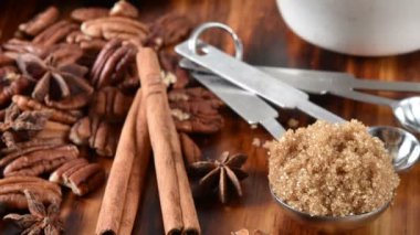 Tatil pişirme malzemeleri ve baharatlar 