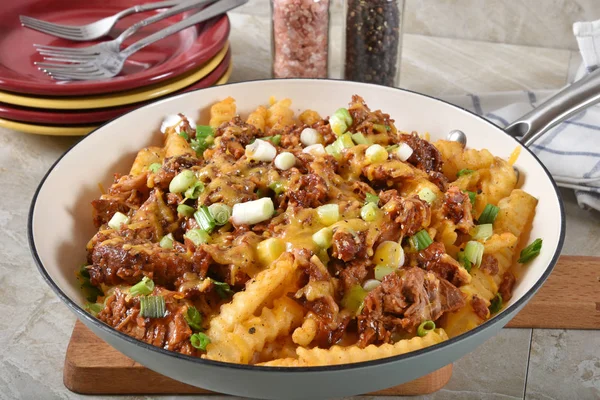 Papas Fritas Cargadas Una Sartén Hierro Fundido Con Carne Cerdo —  Fotos de Stock