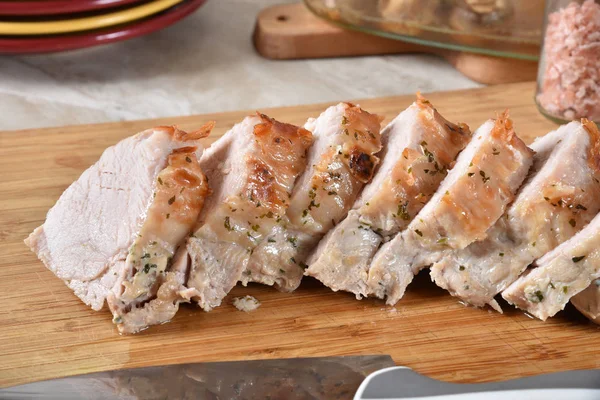 Juicy Sliced Pork Loin Roast Cutting Board Closeup — Stock Photo, Image