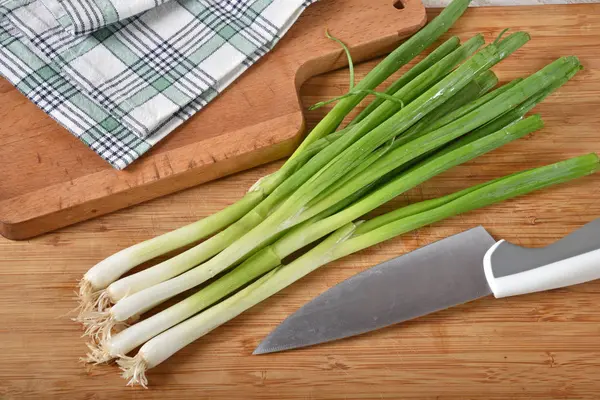 Fresh Uncooked Green Onions Cutting Board — Stock Photo, Image