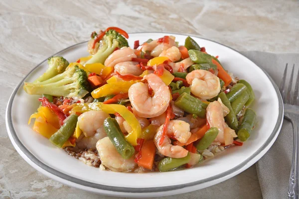 Delicious Shrimp Stir Fry Served Bed Rice Quinoa — Stock Photo, Image