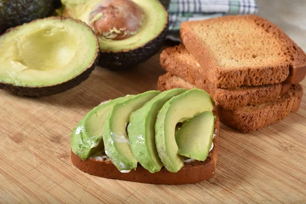 Maken Van Een Avocado Toast Sandwich Glutenvrij Brood — Stockfoto