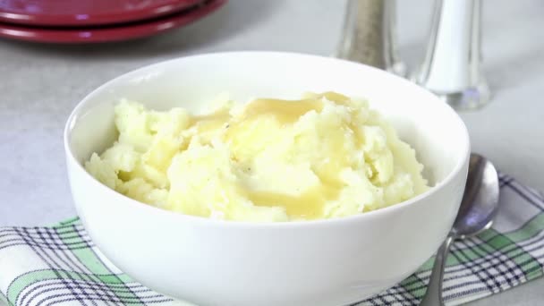 Pouring Turkey Gravy Bowl Mashed Potatoes — Stock Video