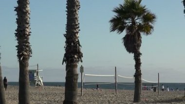 Venice Beach Kaliforniya deniz Voleybol ağlar ve bir cankurtaran kulübe manzarası