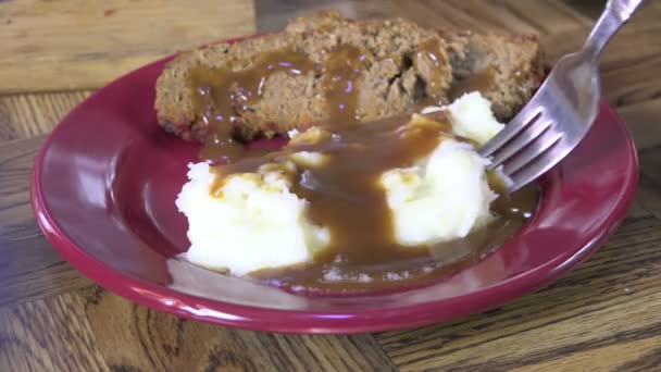 Eten Van Een Forkful Van Aardappelpuree Slow Motion — Stockvideo