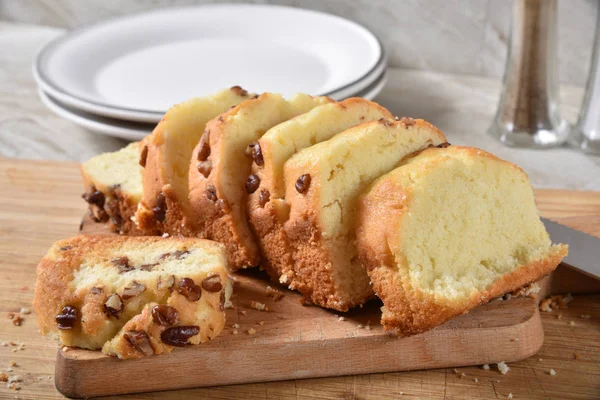 Delicious Gourmet Pound Cake Nuts Sliced Cutting Board — Stock Photo, Image