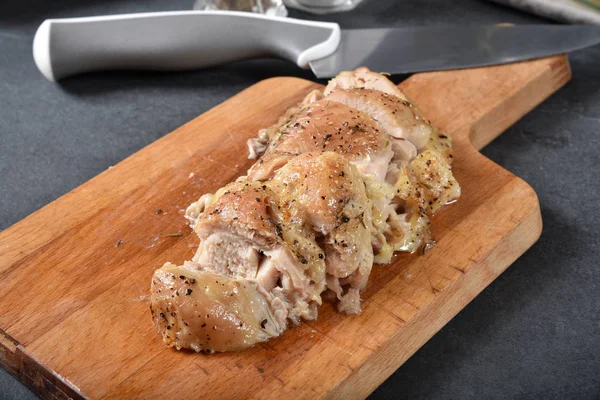 Fresh Home Cooked Chicken Sliced Cutting Board — Stock Photo, Image
