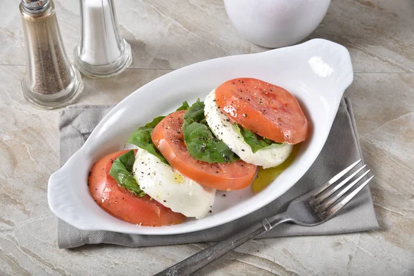 Bovenaanzicht Van Een Caprese Salade — Stockfoto