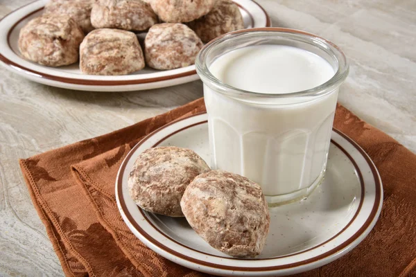 Dulce de leche Plätzchen und Milch — Stockfoto