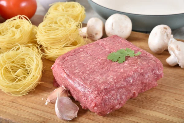 Ingredientes de esparguete não cozidos — Fotografia de Stock