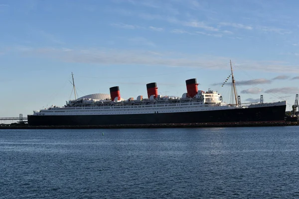 Long Beach CA/USA-8 maart 2019: de Queen Mary in Long Beach — Stockfoto