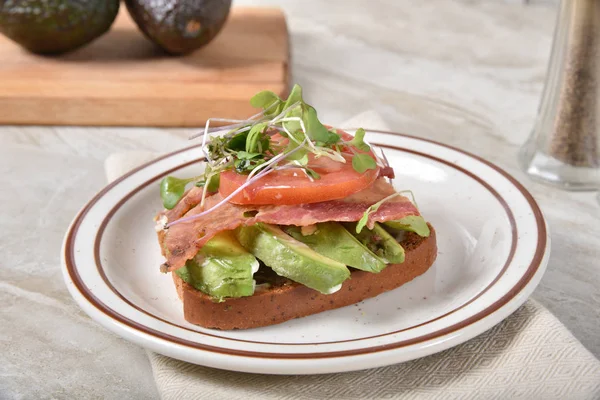 Healthy avocado sandwich — Stock Photo, Image