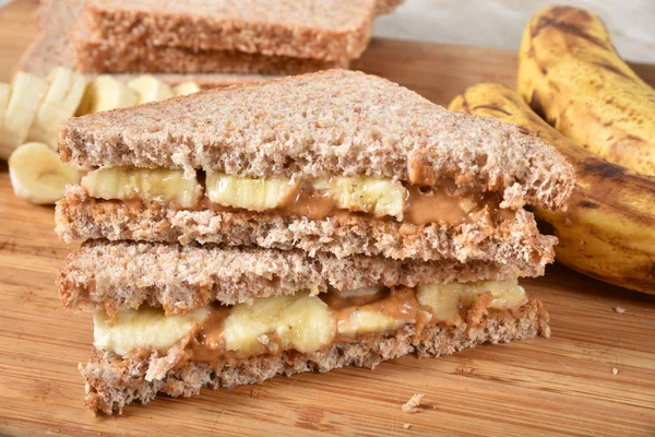 Sándwich saludable de mantequilla de maní y plátano — Foto de Stock