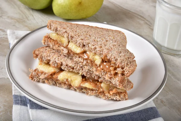Sándwich de mantequilla de maní y plátano — Foto de Stock