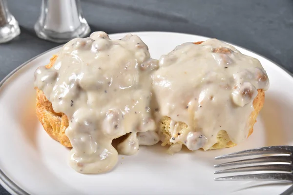 Biscuits and gravy — Stock Photo, Image