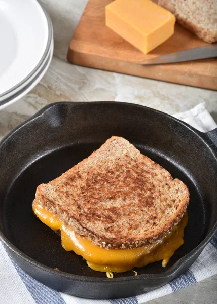Forró grillezett sajtos szendvics — Stock Fotó