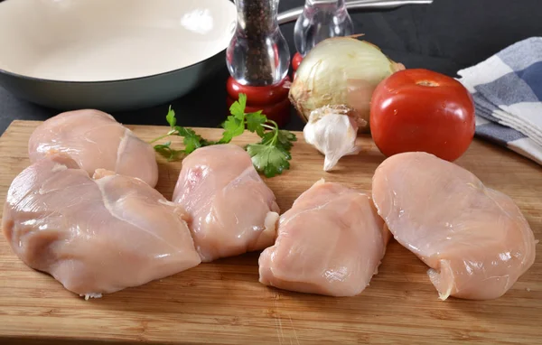 Pechugas de pollo orgánicas crudas —  Fotos de Stock