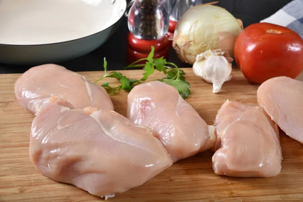 Raw organic chicken breasts — Stock Photo, Image