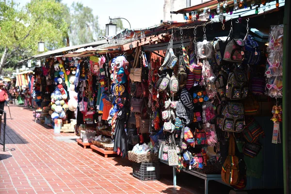 Verkopers op Olvera Street in Los Angeles — Stockfoto