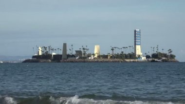 Long Beach California kıyılarında Manmade petrol sondaj adası