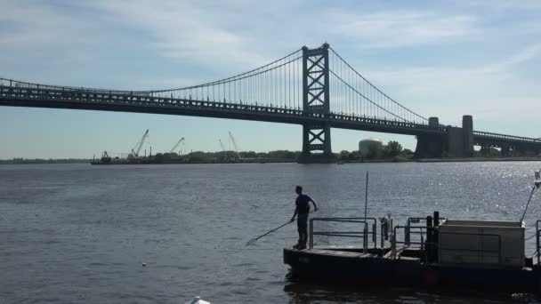 Philadelphia Junio 2019 Filadelfia Departamento Agua Limpia Basura Del Río — Vídeo de stock