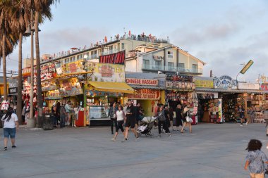 Venice Beach Boardwalk'taki mağazalar