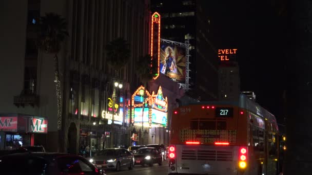 Театр Эль Капитан Голливудской Ночной Прогулке — стоковое видео