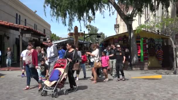 Turisté Nakupují Olvera Street Což Oblast Považovaná Rodiště Los Angeles — Stock video