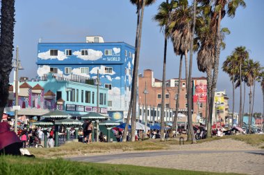Venedik Beach Boardwalk zevk turist kalabalığı