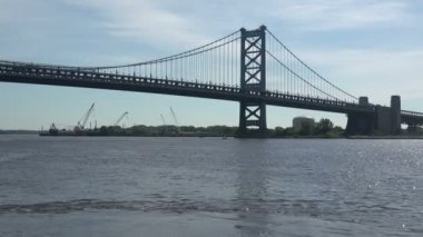Delaware nehri üzerindeki ikonik Ben Franklin Köprüsü